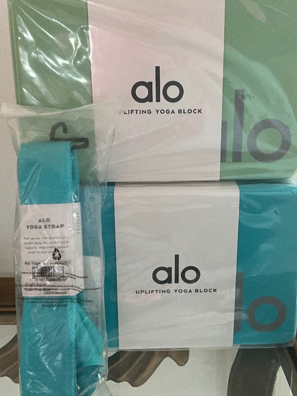 NWT ALO Yoga Block & Strap Set - Bright Aqua & Mint
